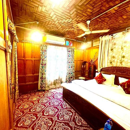 Lake Palace Group Of House Boats Сринагар Экстерьер фото