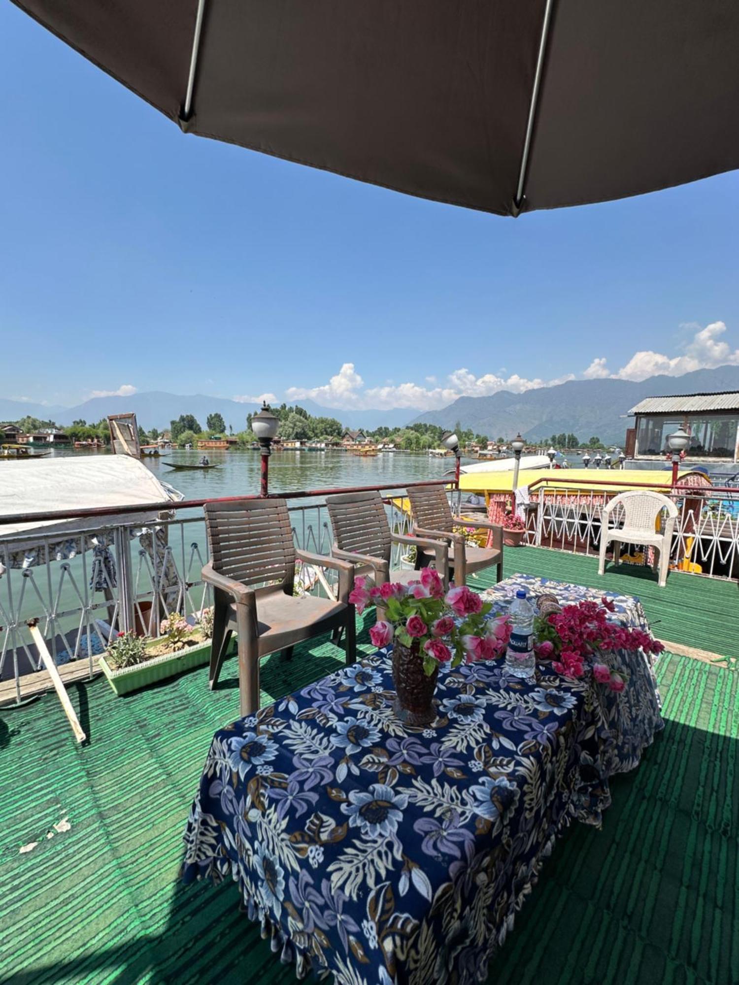 Lake Palace Group Of House Boats Сринагар Экстерьер фото